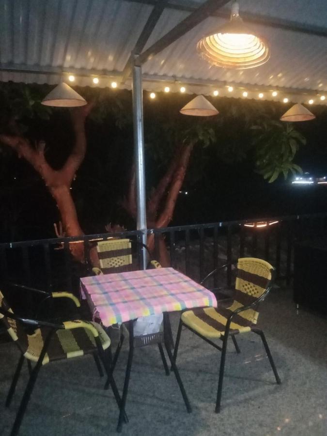 Du Gia Van Chung Homestay Làng Cac Esterno foto