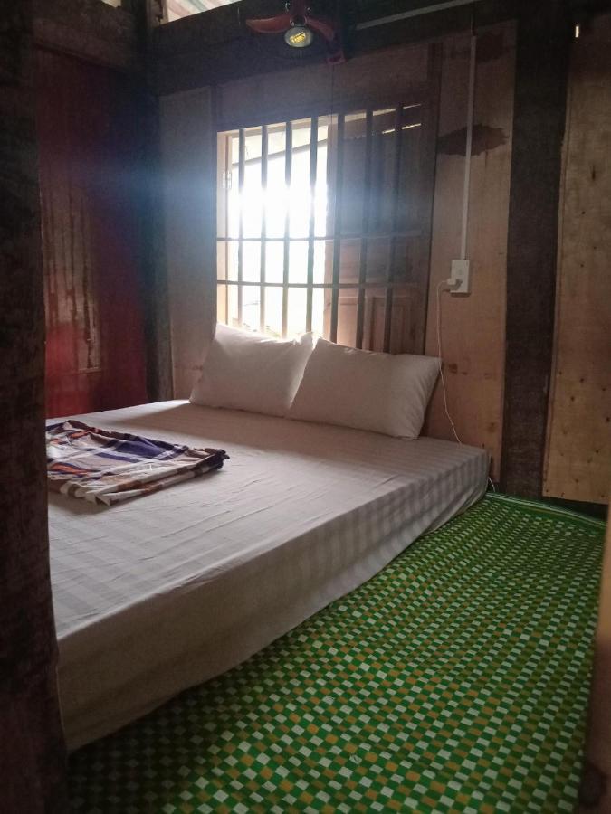 Du Gia Van Chung Homestay Làng Cac Esterno foto