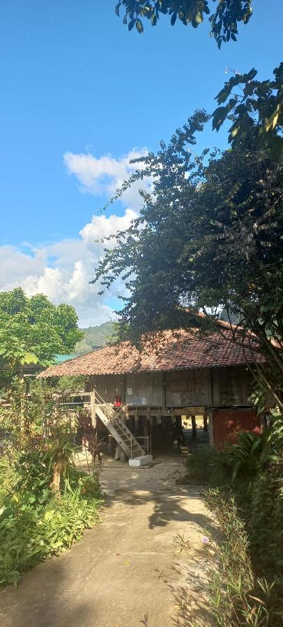 Du Gia Van Chung Homestay Làng Cac Esterno foto