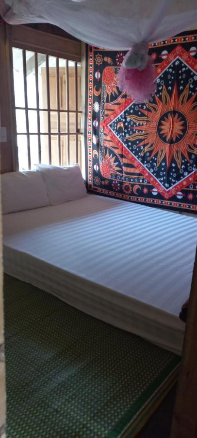 Du Gia Van Chung Homestay Làng Cac Esterno foto