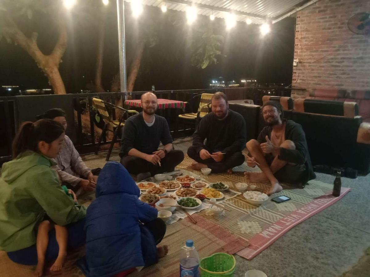 Du Gia Van Chung Homestay Làng Cac Esterno foto