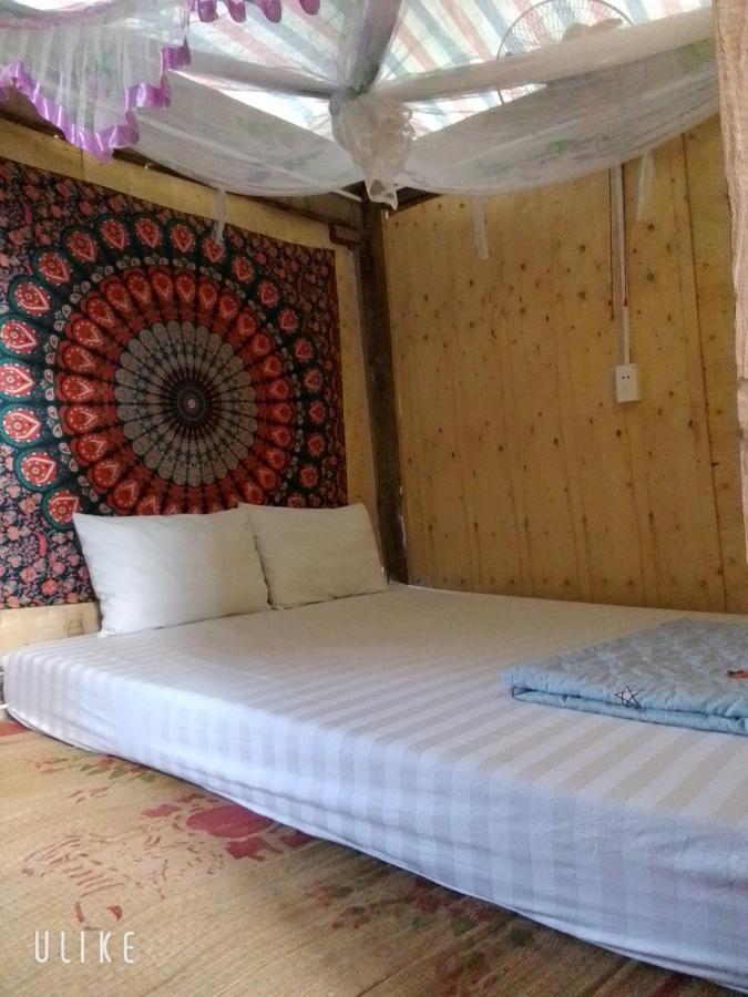 Du Gia Van Chung Homestay Làng Cac Esterno foto